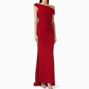 Elegant Red One-Shoulder Evening Gown